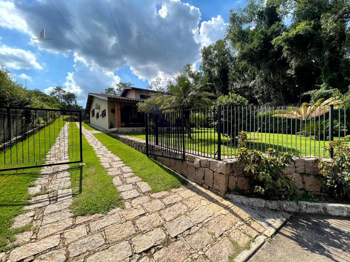 Casa de Condomínio à venda com 4 quartos, 400m² - Foto 12