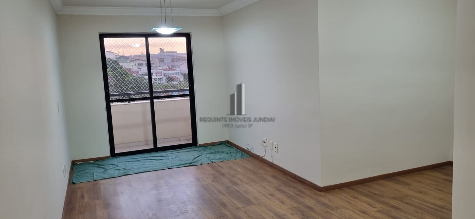 Apartamento à venda com 3 quartos, 96m² - Foto 2