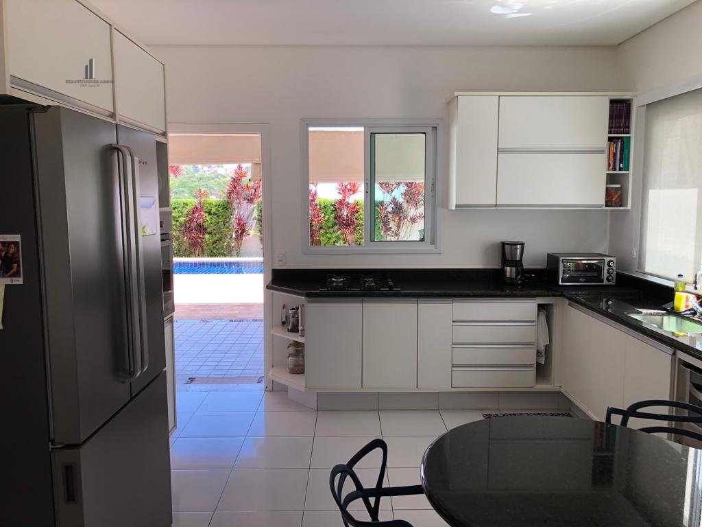 Casa à venda com 3 quartos, 234m² - Foto 11