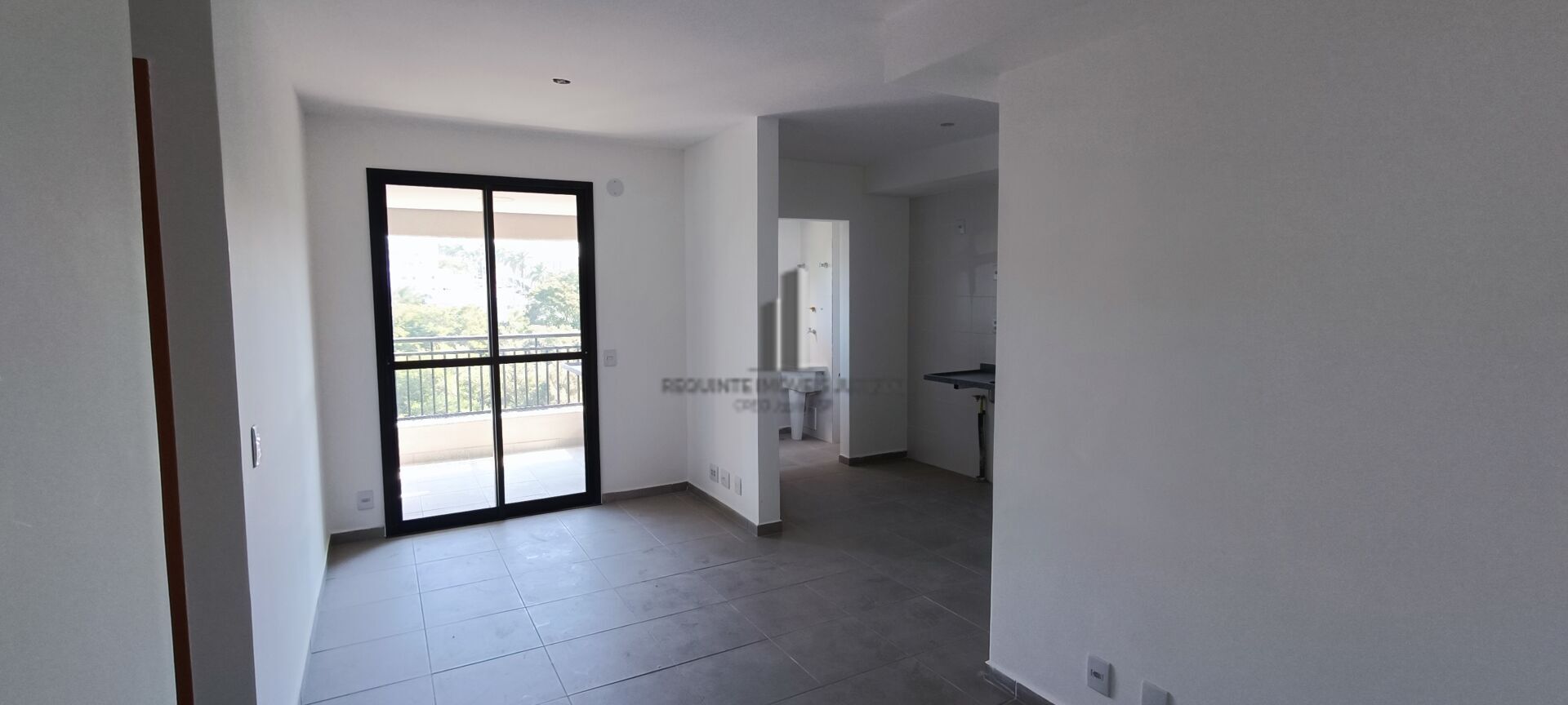 Apartamento à venda com 2 quartos, 68m² - Foto 2