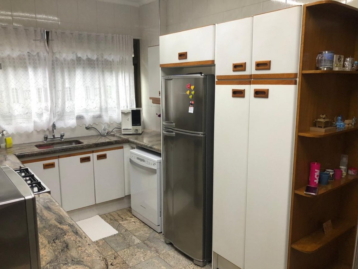 Apartamento à venda com 3 quartos, 168m² - Foto 7