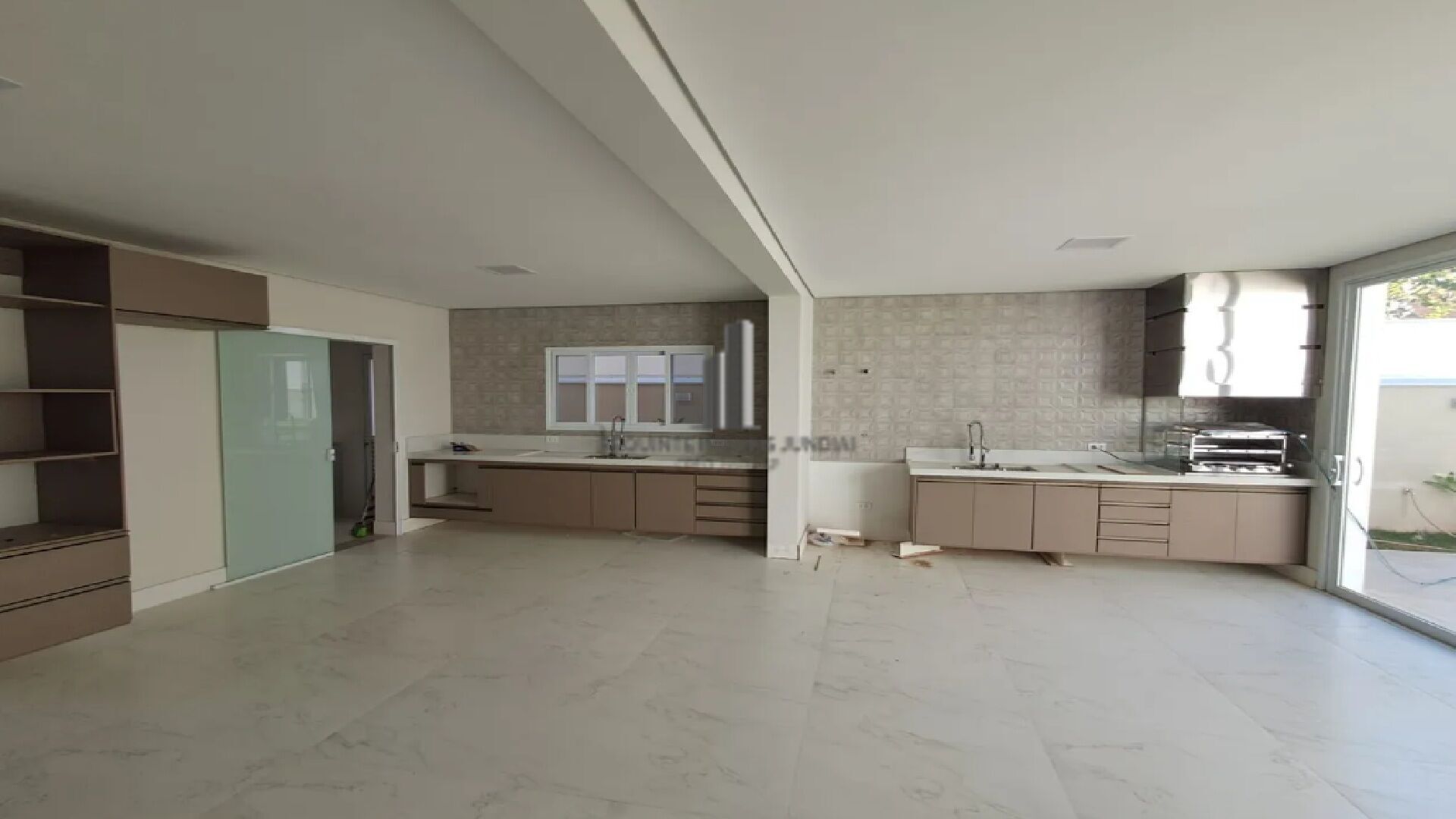 Casa de Condomínio para alugar com 3 quartos, 208m² - Foto 3