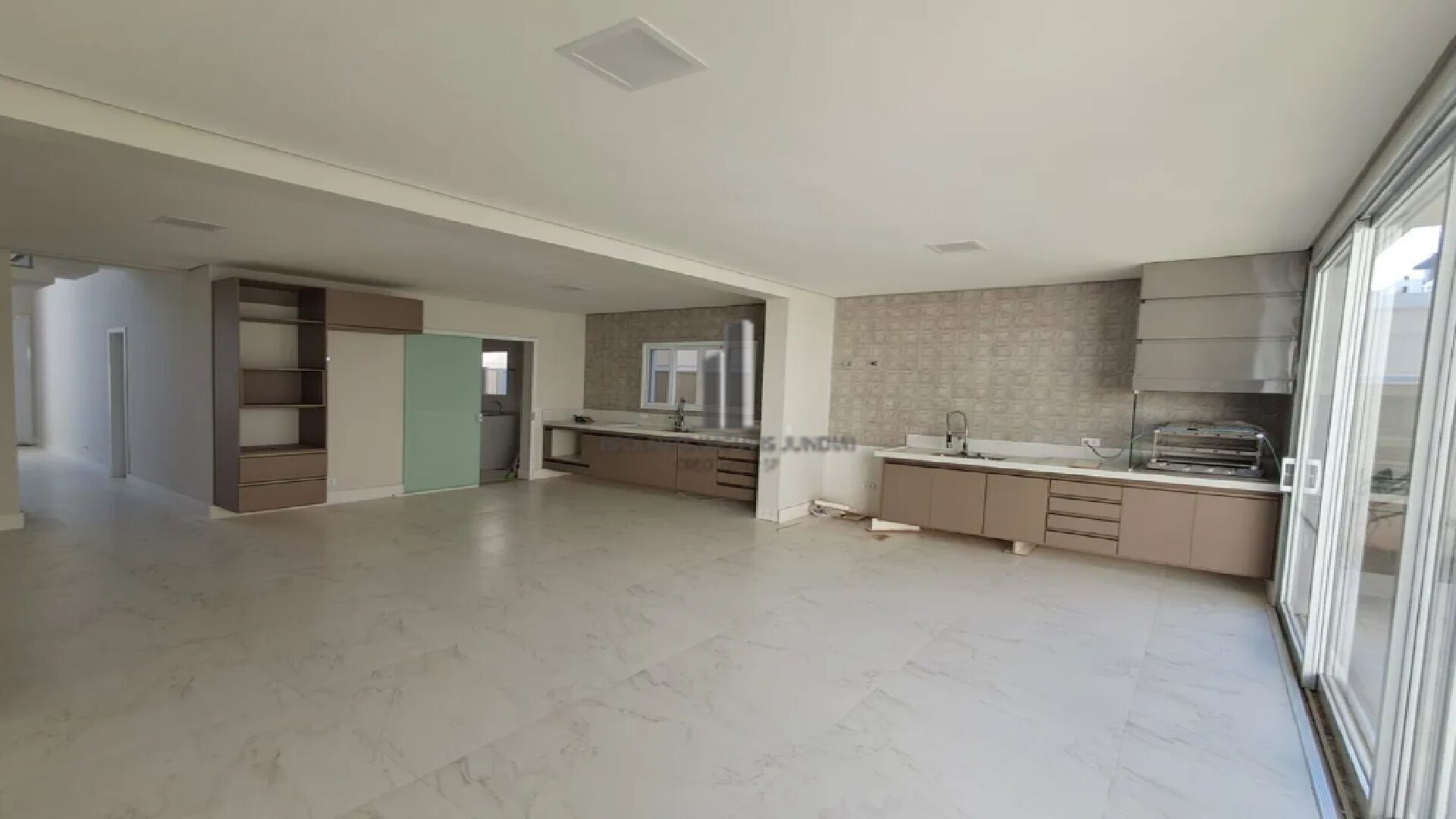 Casa de Condomínio para alugar com 3 quartos, 208m² - Foto 4