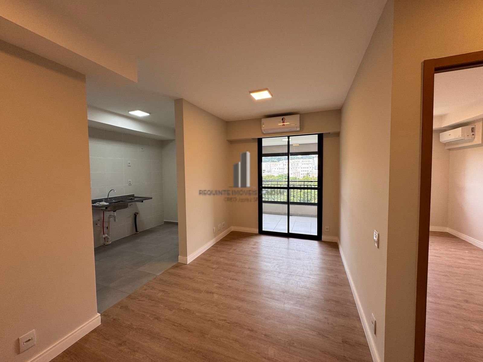Apartamento à venda com 2 quartos, 69m² - Foto 2