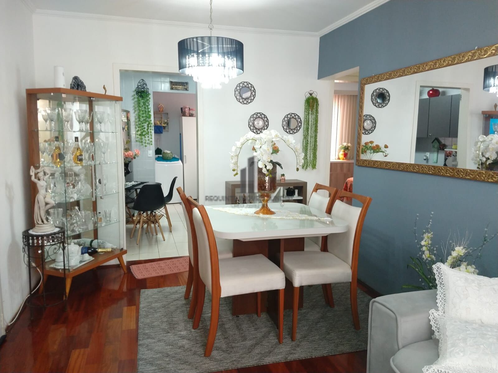 Apartamento à venda com 2 quartos, 62m² - Foto 2