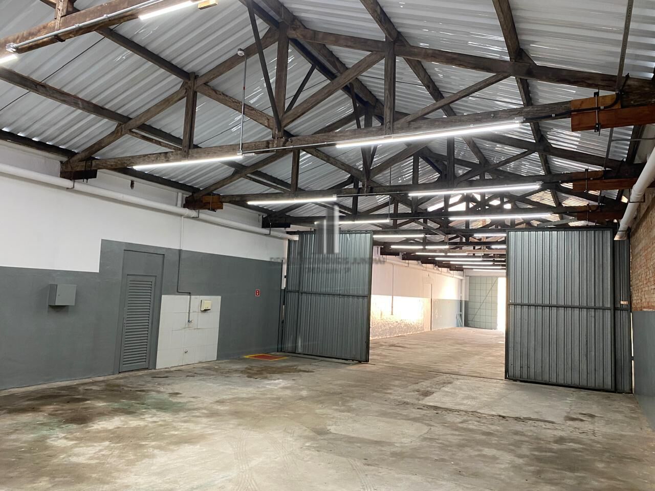 Depósito-Galpão-Armazém para alugar, 420m² - Foto 2