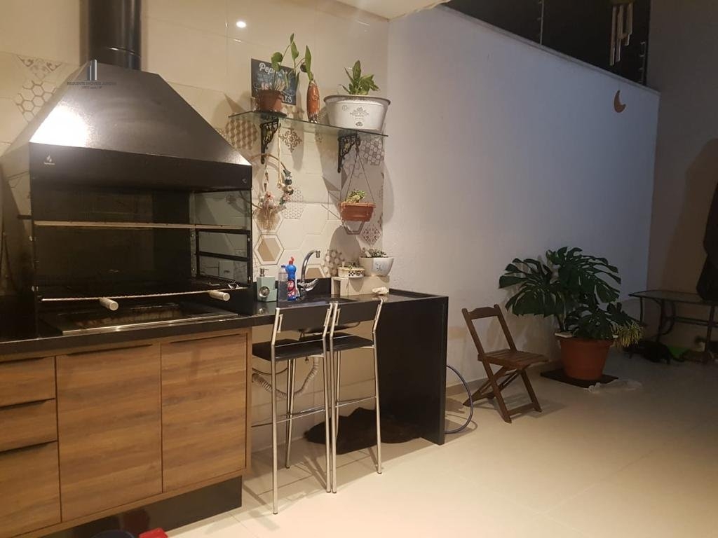 Casa à venda com 3 quartos, 313m² - Foto 15