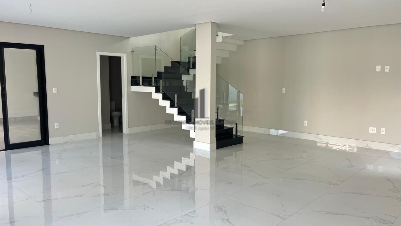 Casa de Condomínio para alugar com 5 quartos, 360m² - Foto 27