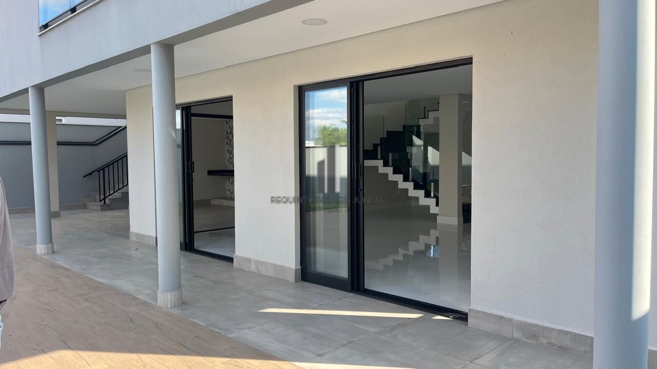 Casa de Condomínio para alugar com 5 quartos, 360m² - Foto 34