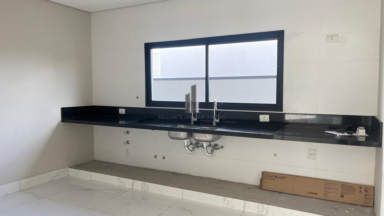 Casa de Condomínio para alugar com 5 quartos, 360m² - Foto 9