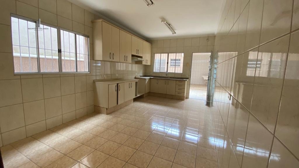 Casa à venda com 3 quartos, 165m² - Foto 4