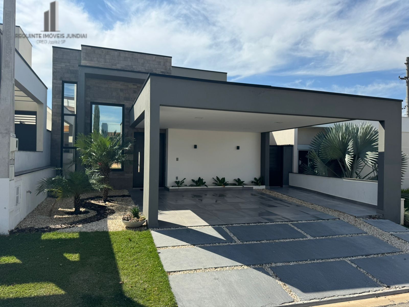 Casa de Condomínio à venda com 3 quartos, 240m² - Foto 2