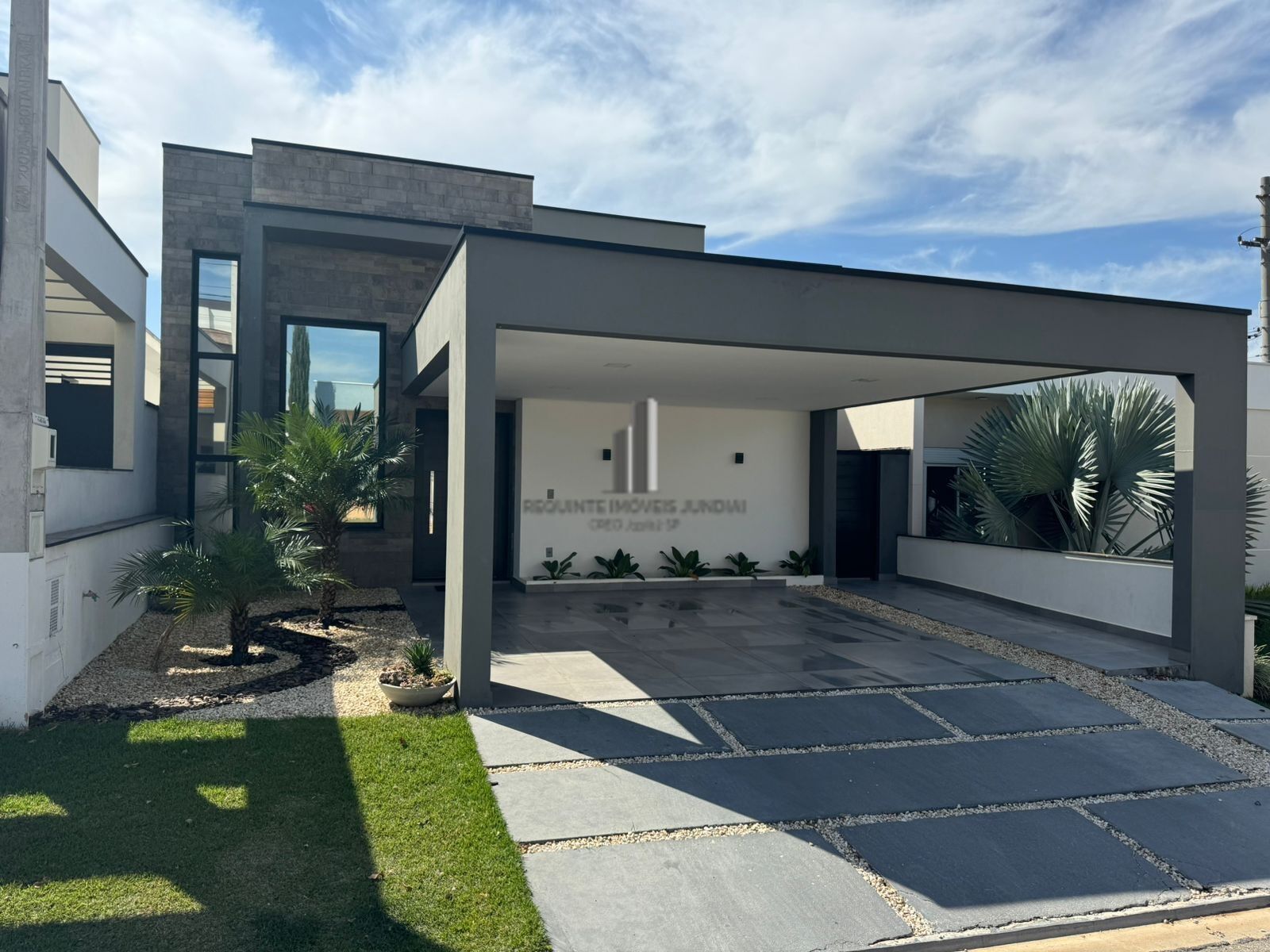 Casa de Condomínio à venda com 3 quartos, 240m² - Foto 2