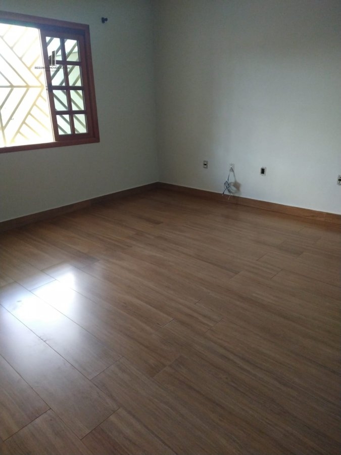 Casa à venda com 5 quartos, 210m² - Foto 34