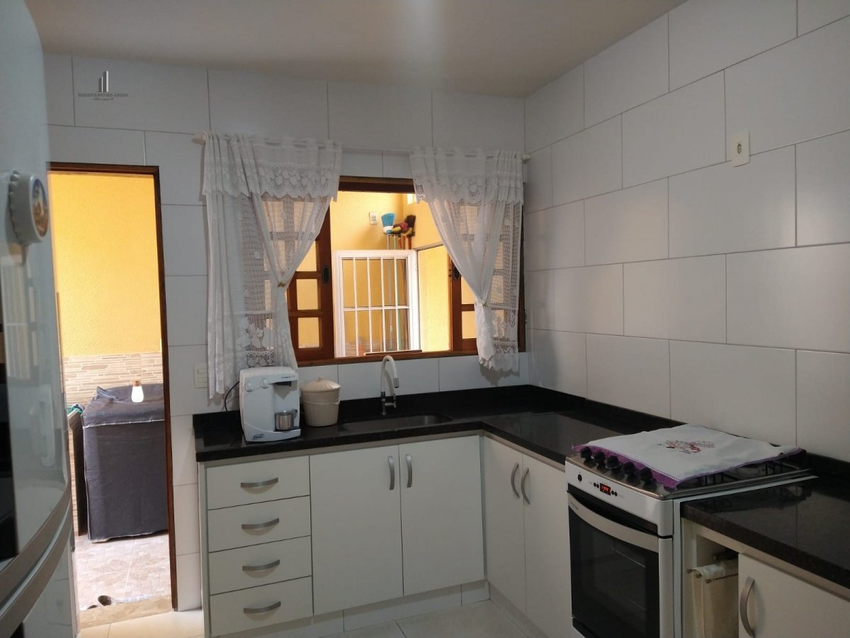 Casa à venda com 5 quartos, 210m² - Foto 11