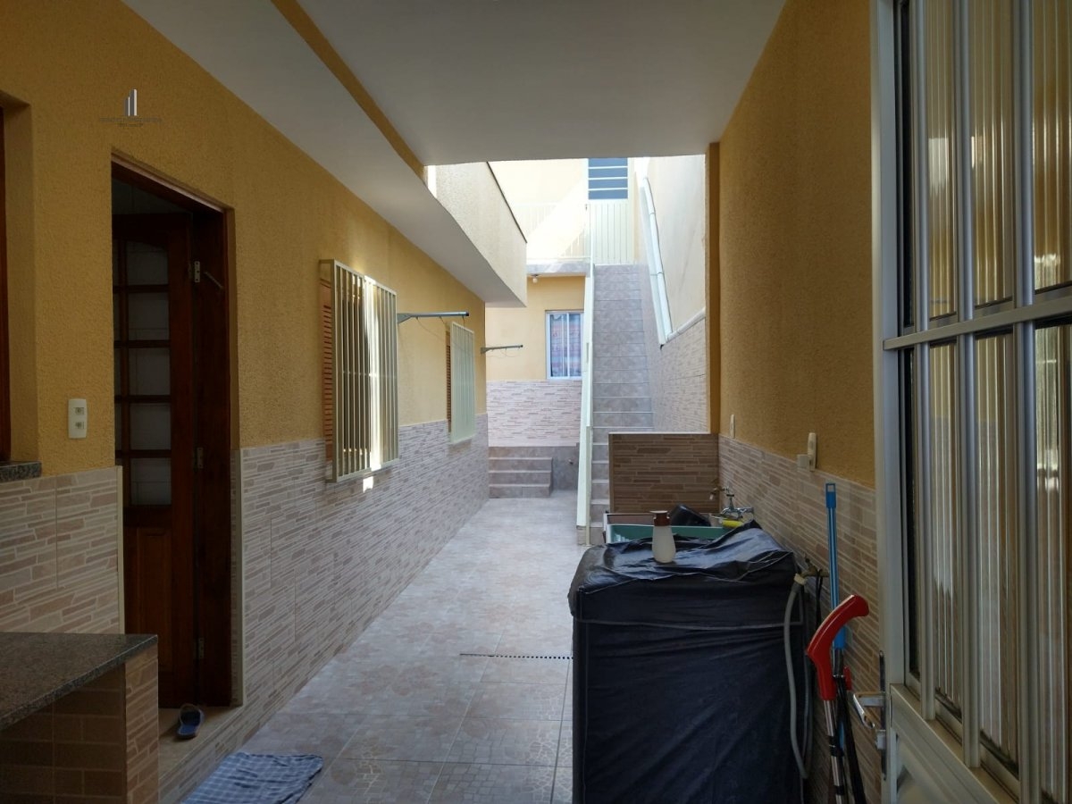 Casa à venda com 5 quartos, 210m² - Foto 7