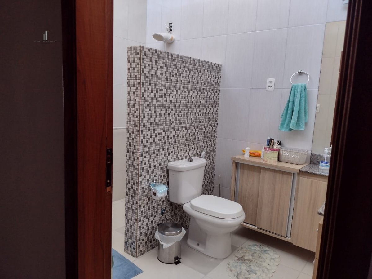 Casa à venda com 5 quartos, 210m² - Foto 15