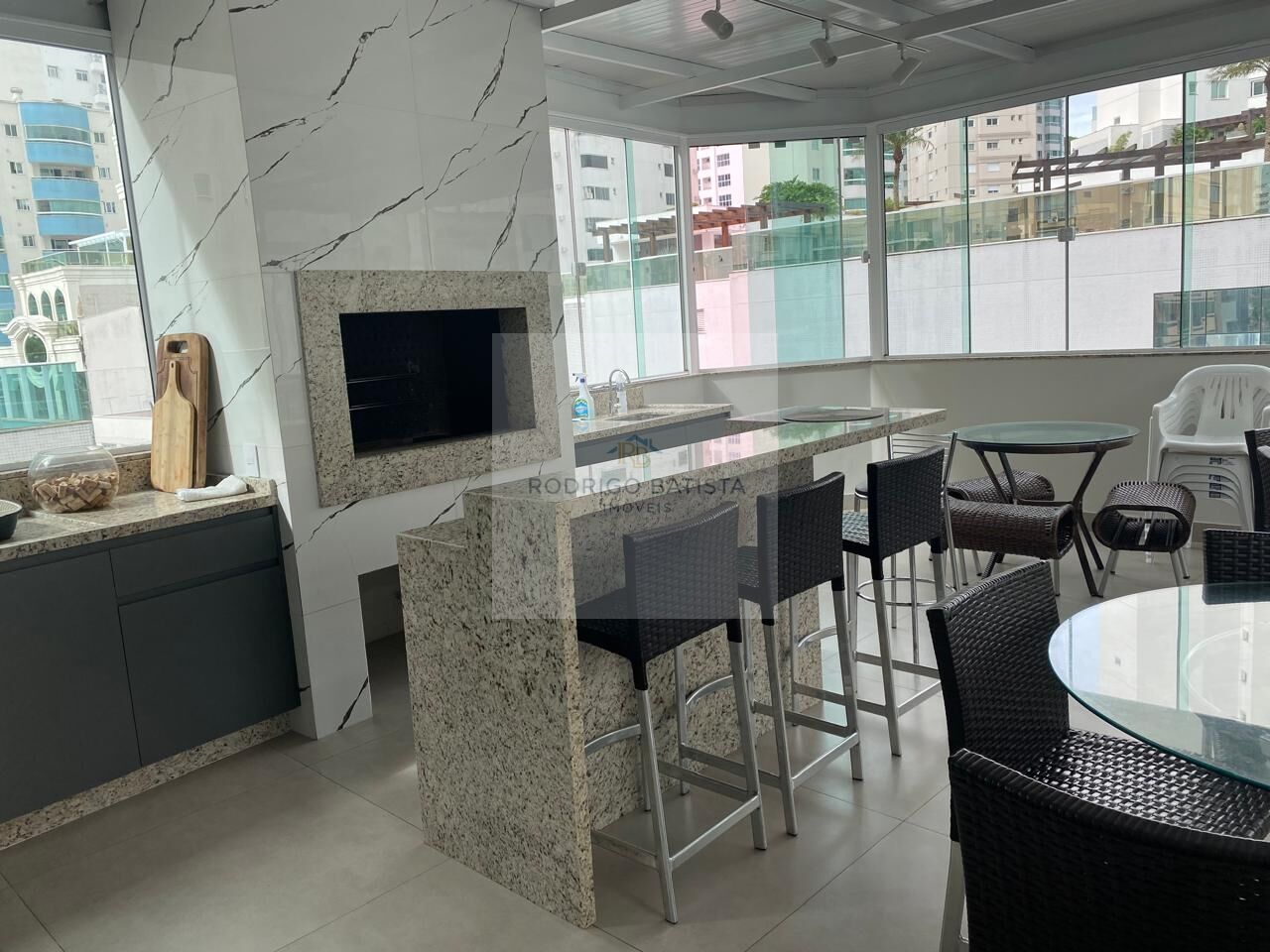 Apartamento para alugar com 3 quartos, 142m² - Foto 27