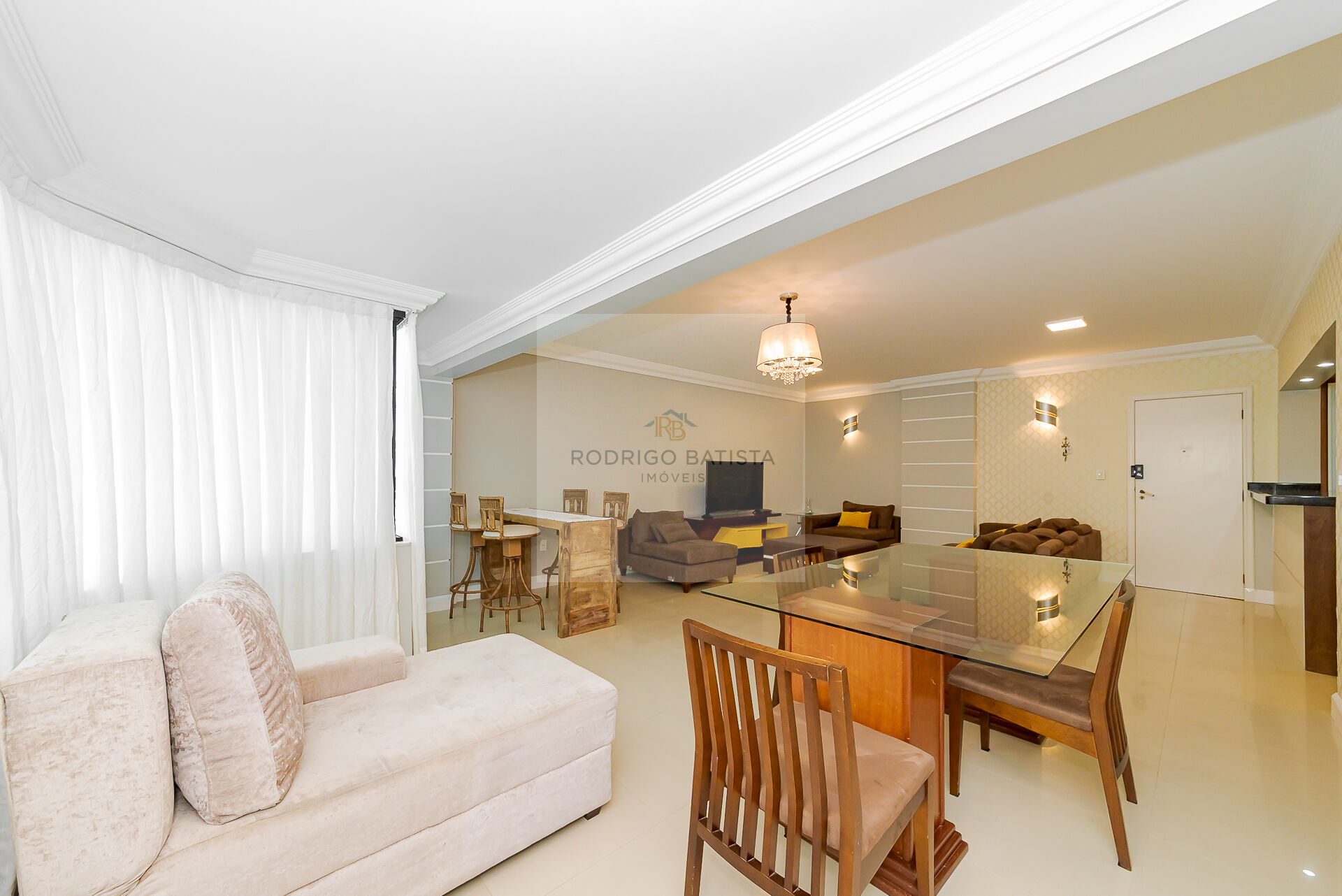 Apartamento para alugar com 3 quartos, 135m² - Foto 2