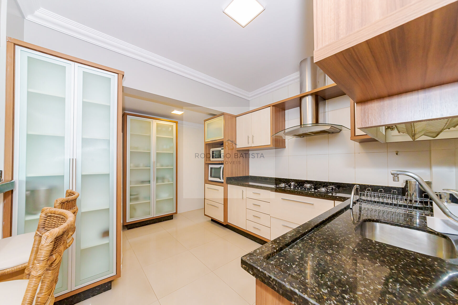 Apartamento para alugar com 3 quartos, 135m² - Foto 12
