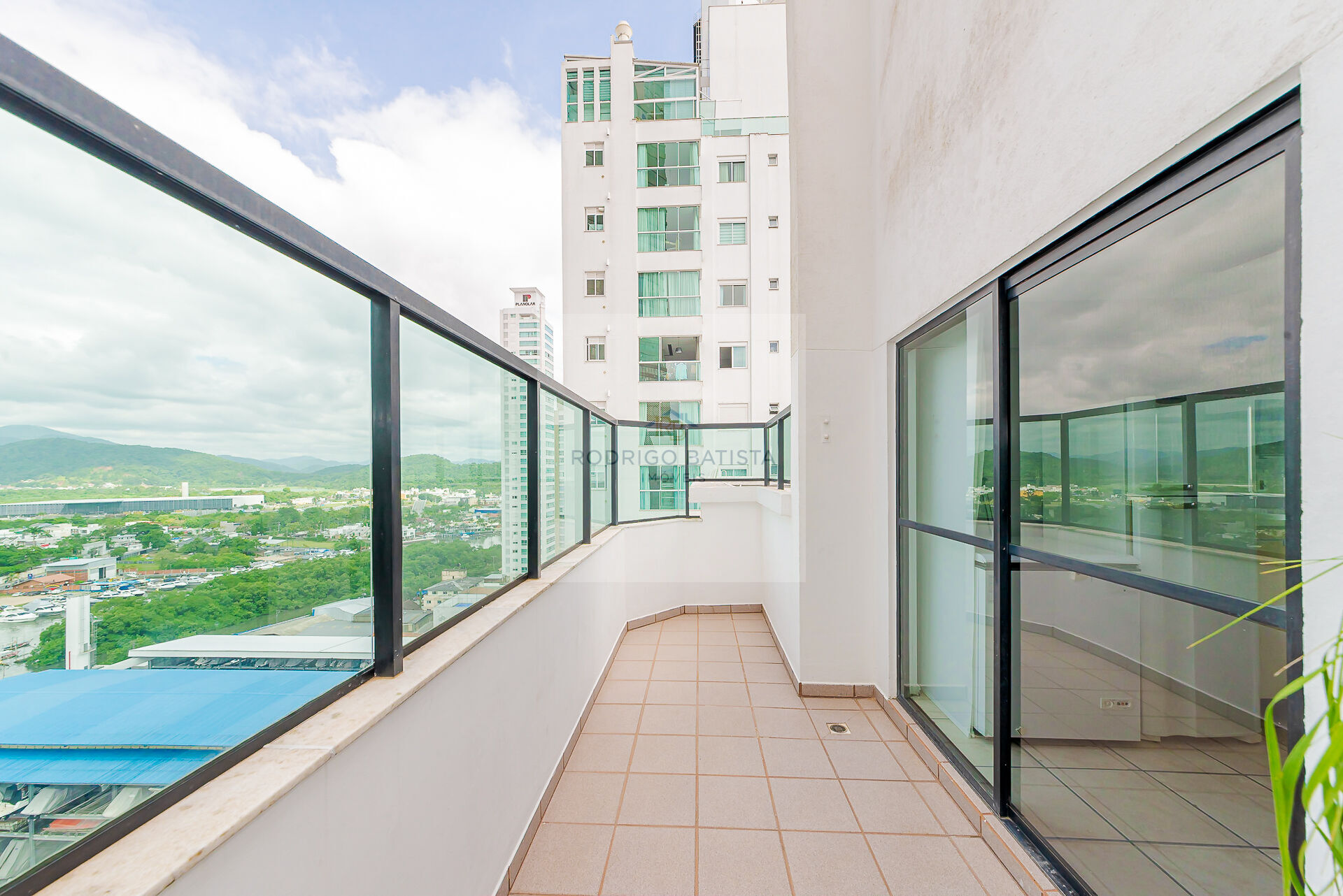 Apartamento para alugar com 3 quartos, 135m² - Foto 15