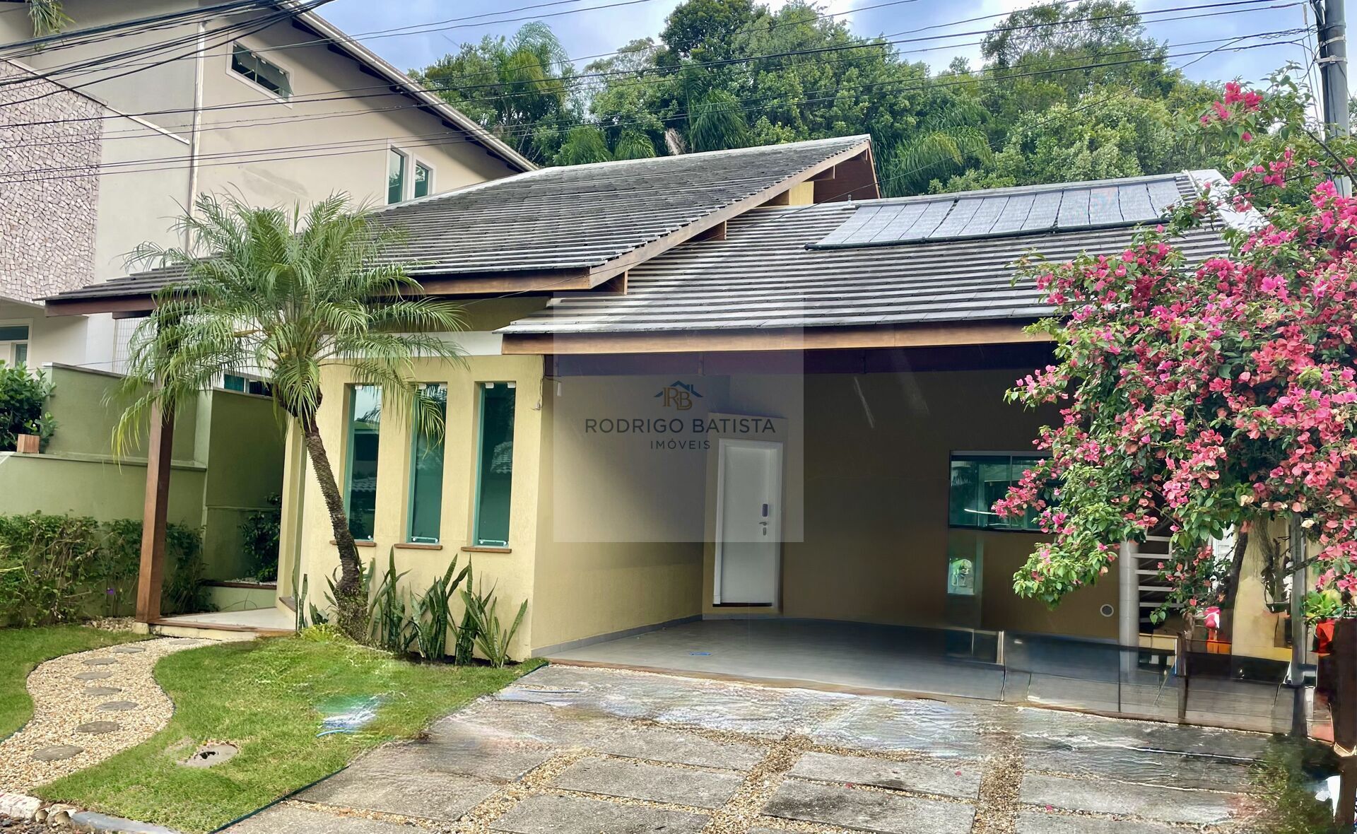 Casa à venda com 3 quartos, 230m² - Foto 2
