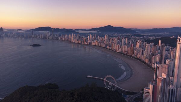 Como é morar em Balneário Camboriú? Guia completo de bairros, custo de vida e qualidade de vida