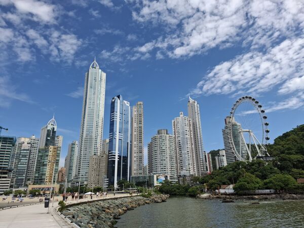 Pioneiros em Balneário Camboriú: eixo estratégico de valorização no Pontal Norte