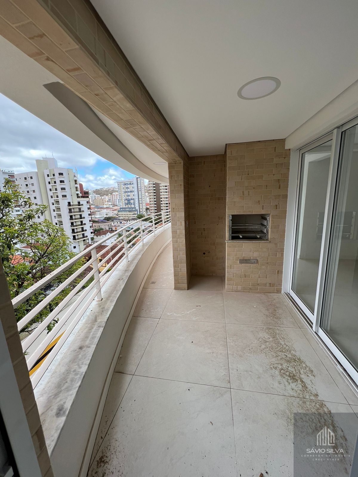 Apartamento à venda com 3 quartos, 150m² - Foto 2