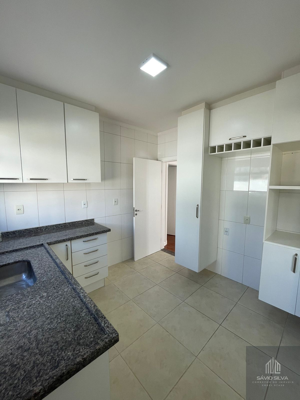 Apartamento à venda com 3 quartos, 105m² - Foto 2