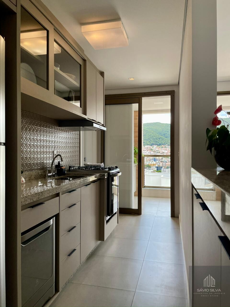 Apartamento à venda com 2 quartos, 75m² - Foto 2