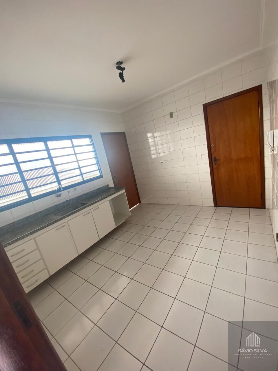 Apartamento para alugar com 3 quartos, 80m² - Foto 2