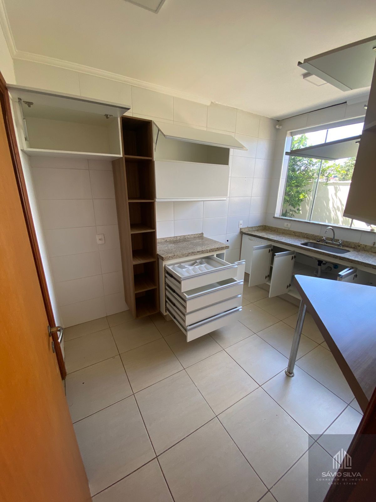 Casa para alugar com 3 quartos, 169m² - Foto 2