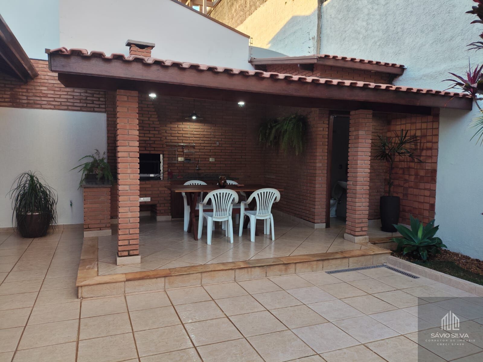 Casa à venda com 3 quartos, 330m² - Foto 3