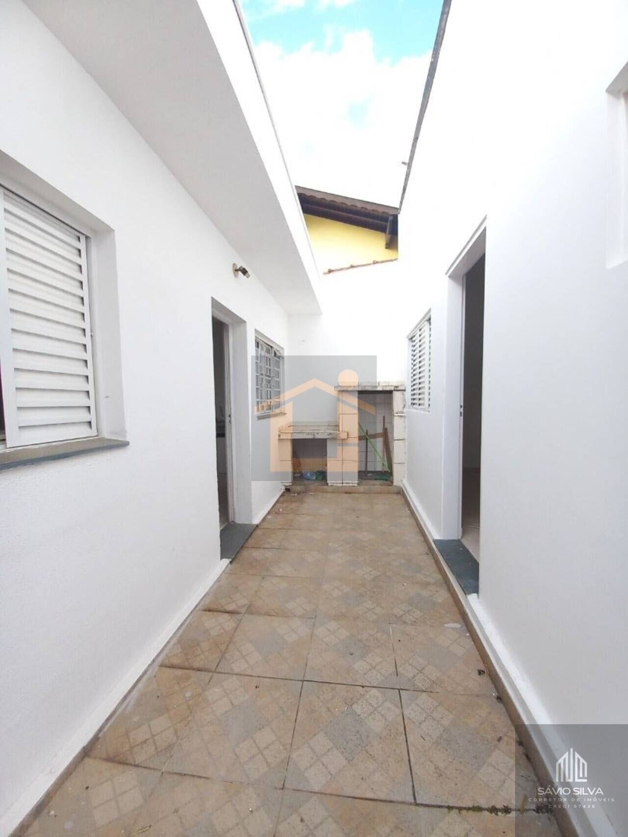 Casa para alugar com 5 quartos, 300m² - Foto 3