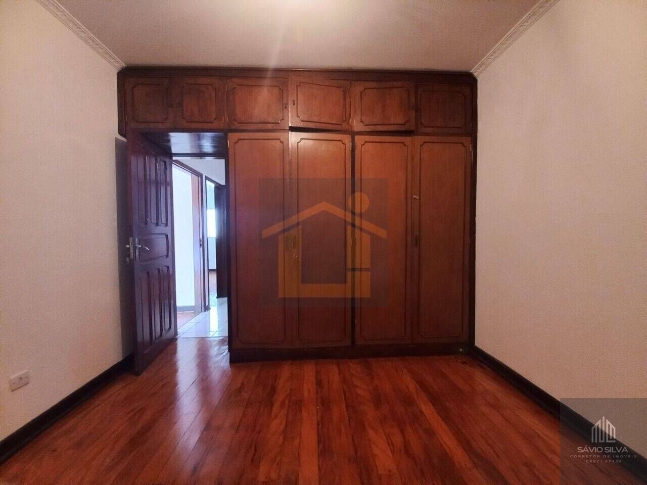 Casa para alugar com 5 quartos, 300m² - Foto 4