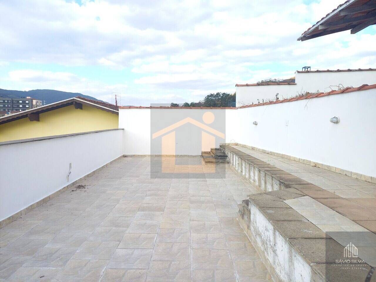 Casa para alugar com 5 quartos, 300m² - Foto 18