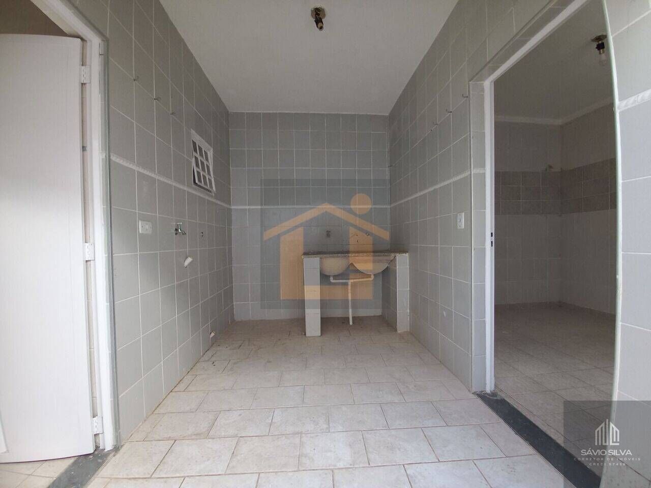 Casa para alugar com 5 quartos, 300m² - Foto 15