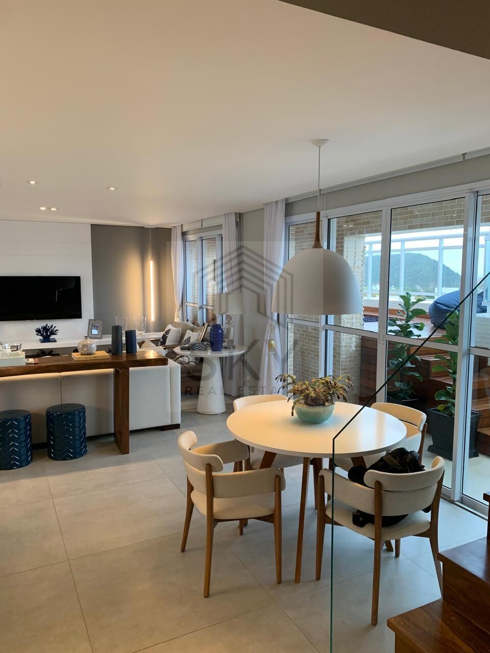 Cobertura para alugar com 4 quartos, 300m² - Foto 2