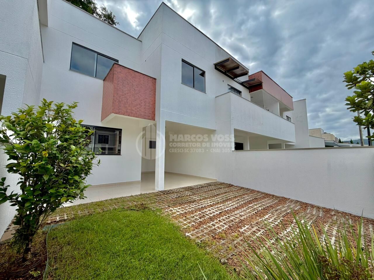 Sobrado com 3 Quartos na Velha - foto 1