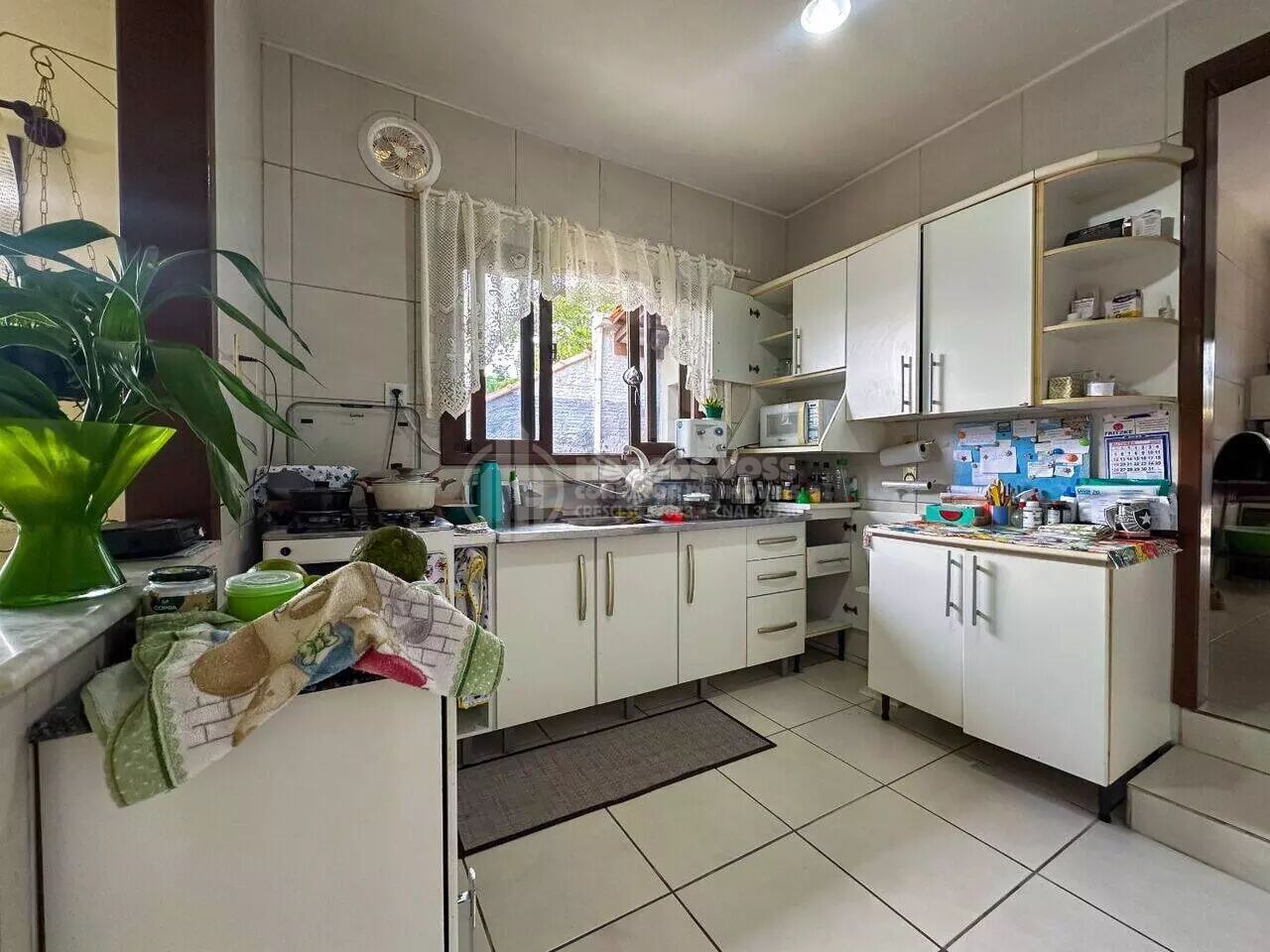 Casa Averbada com 3 Quartos e Amplo Terreno — foto 4