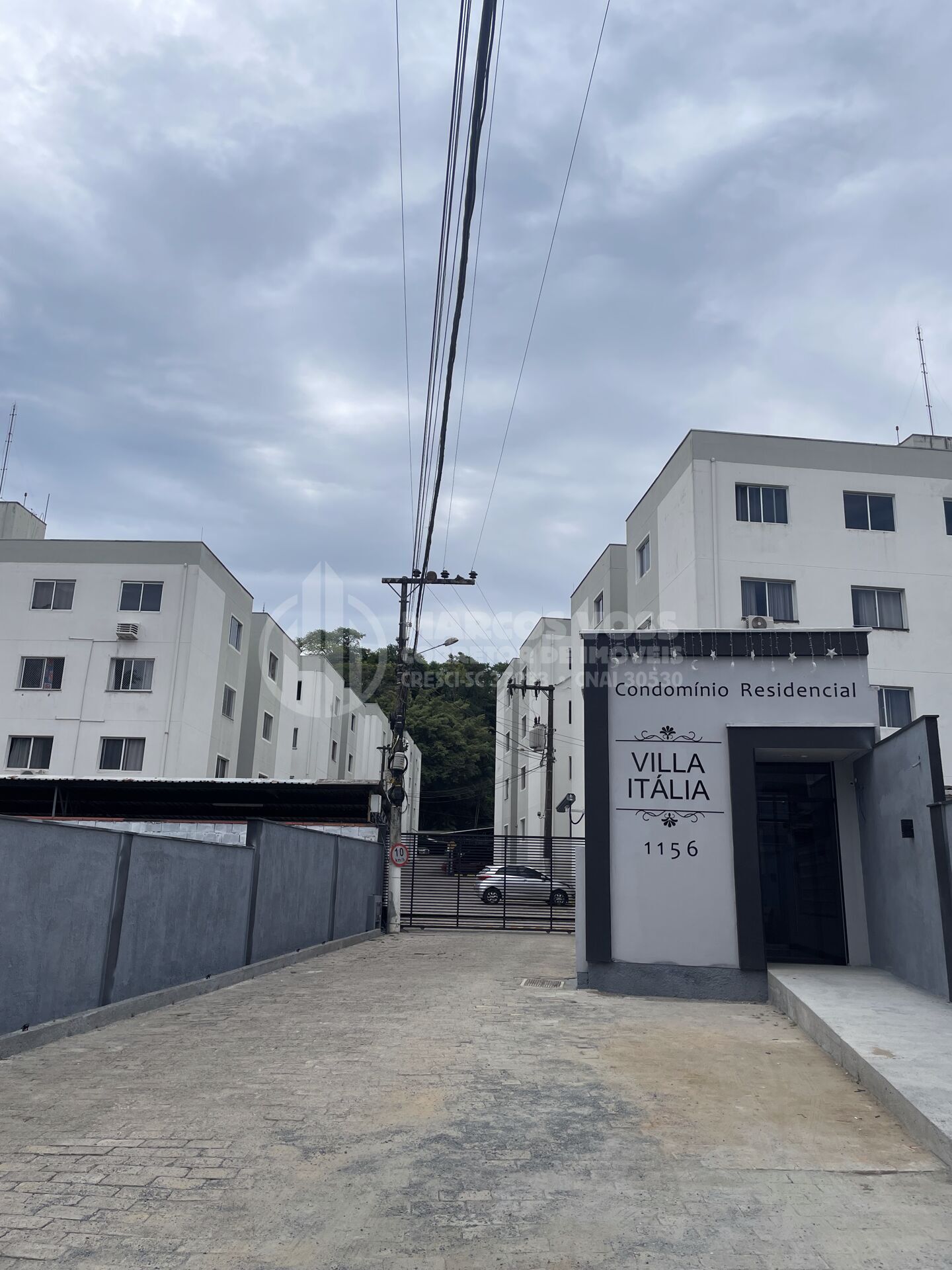 Apartamento Semimobiliado - 3 Dormitórios na Escola Agrícola - foto 1