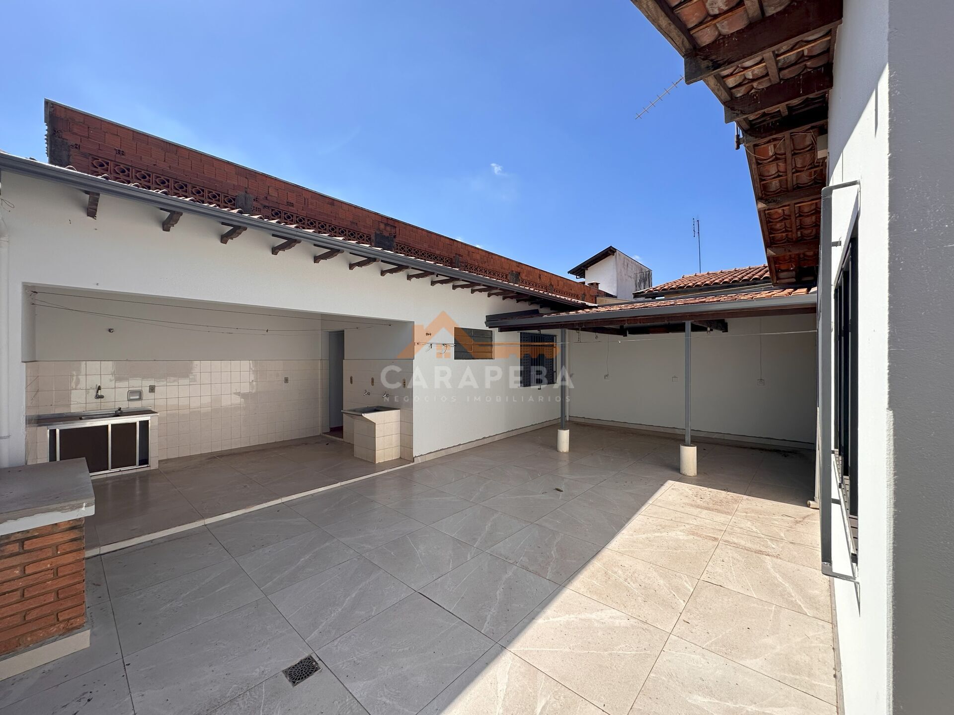 Casa, 3 quartos, 215 m² - Foto 1