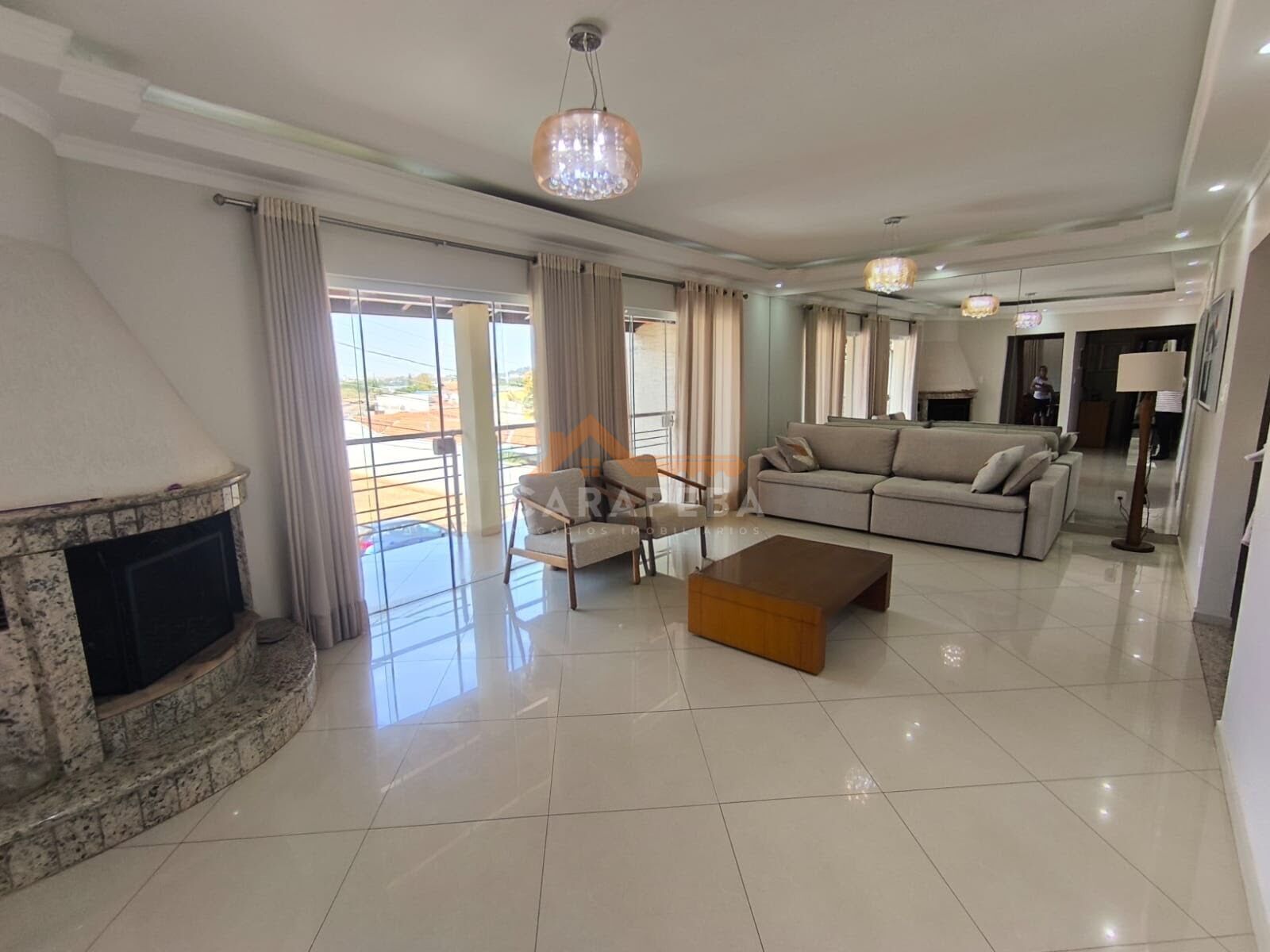 Casa, 4 quartos, 238 m² - Foto 1