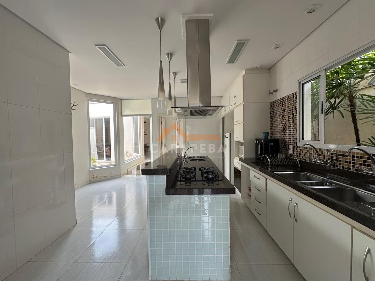 Casa, 3 quartos, 264 m² - Foto 1