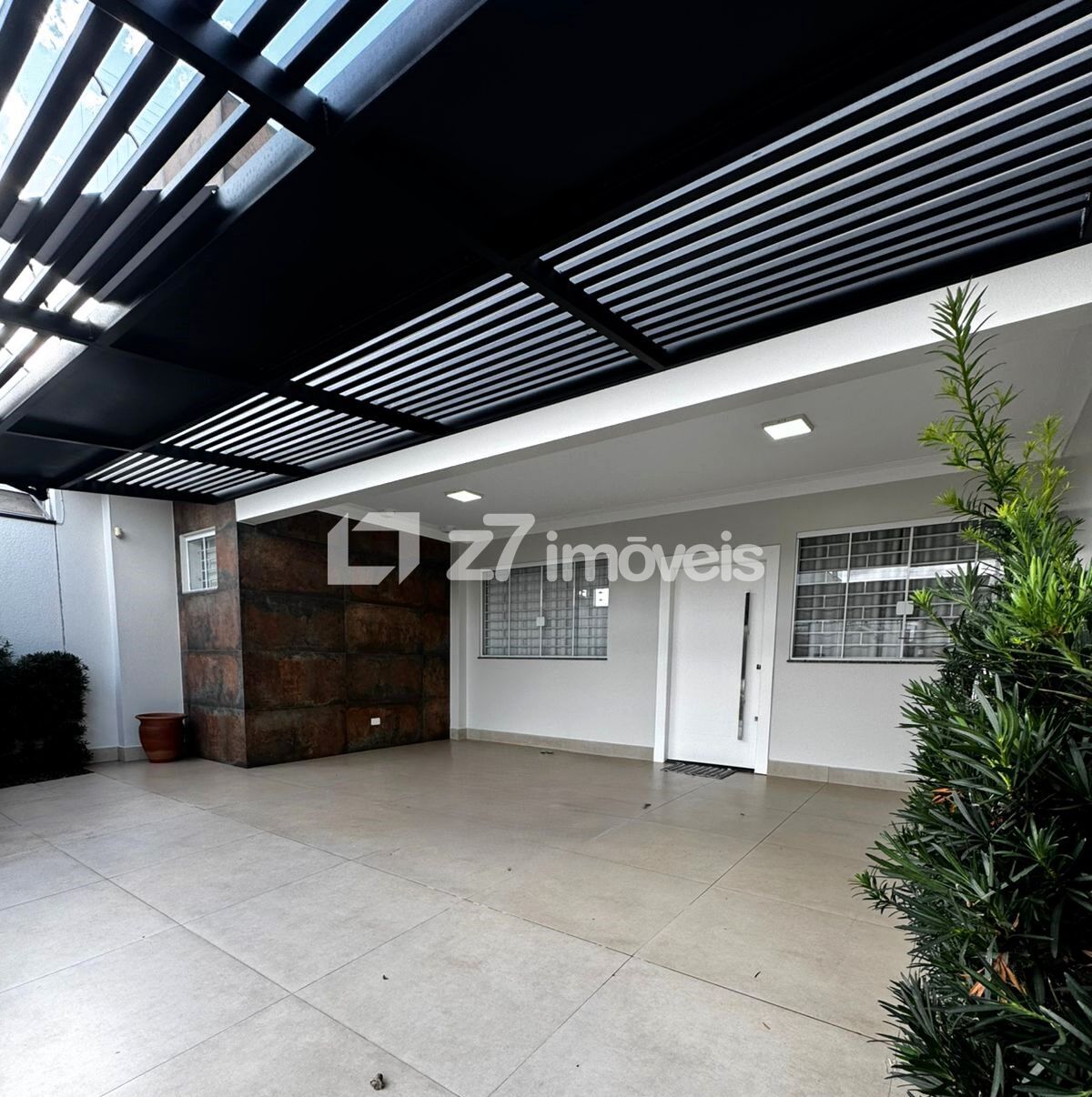 Casa à venda com 3 quartos, 132m² - Foto 1