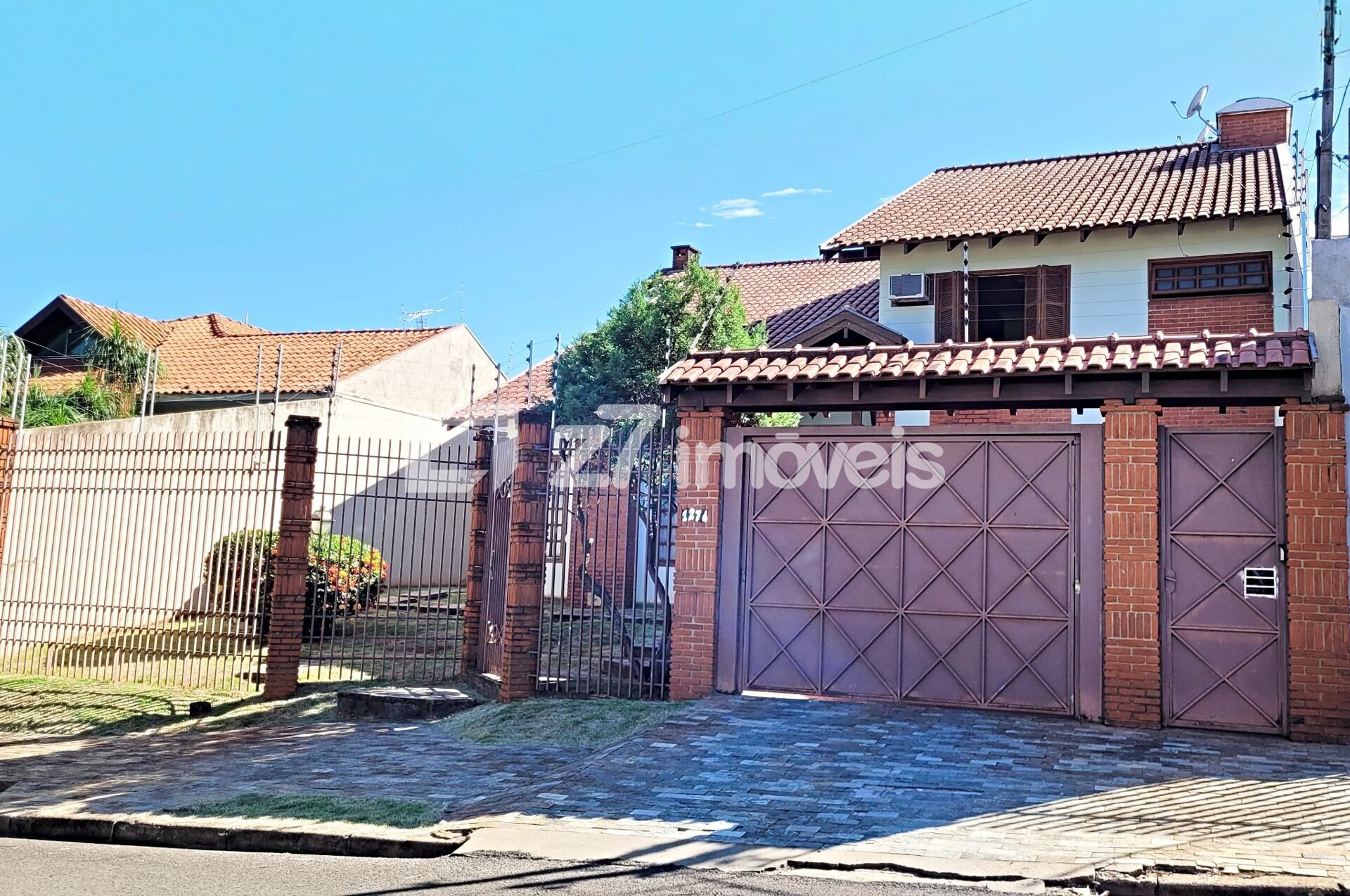 Sobrado à venda com 4 quartos, 323m² - Foto 1