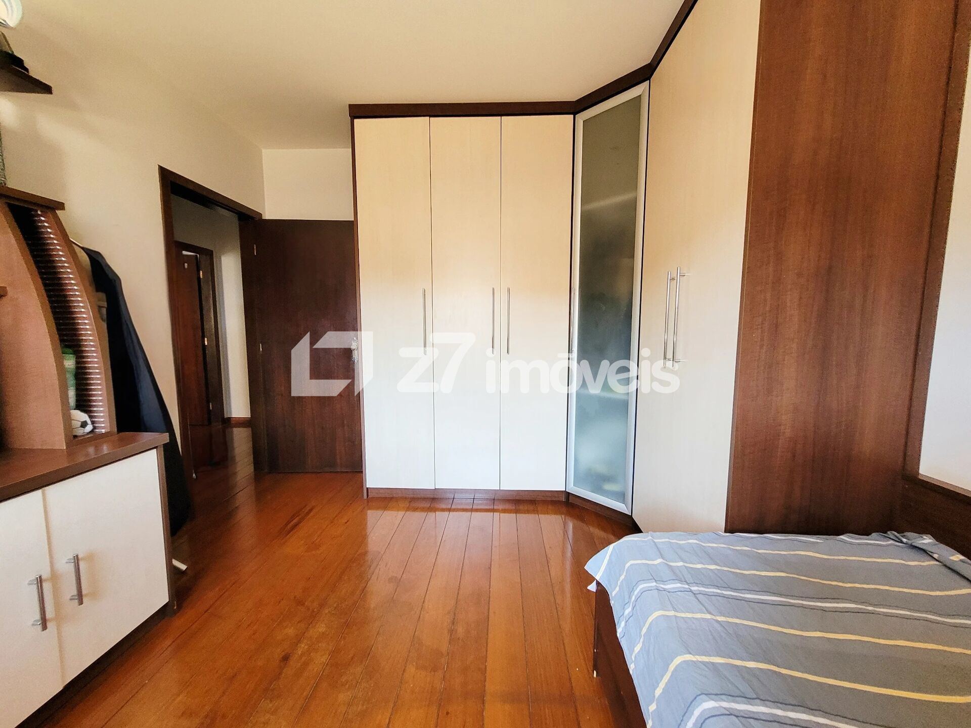 Sobrado à venda com 4 quartos, 323m² - Foto 37