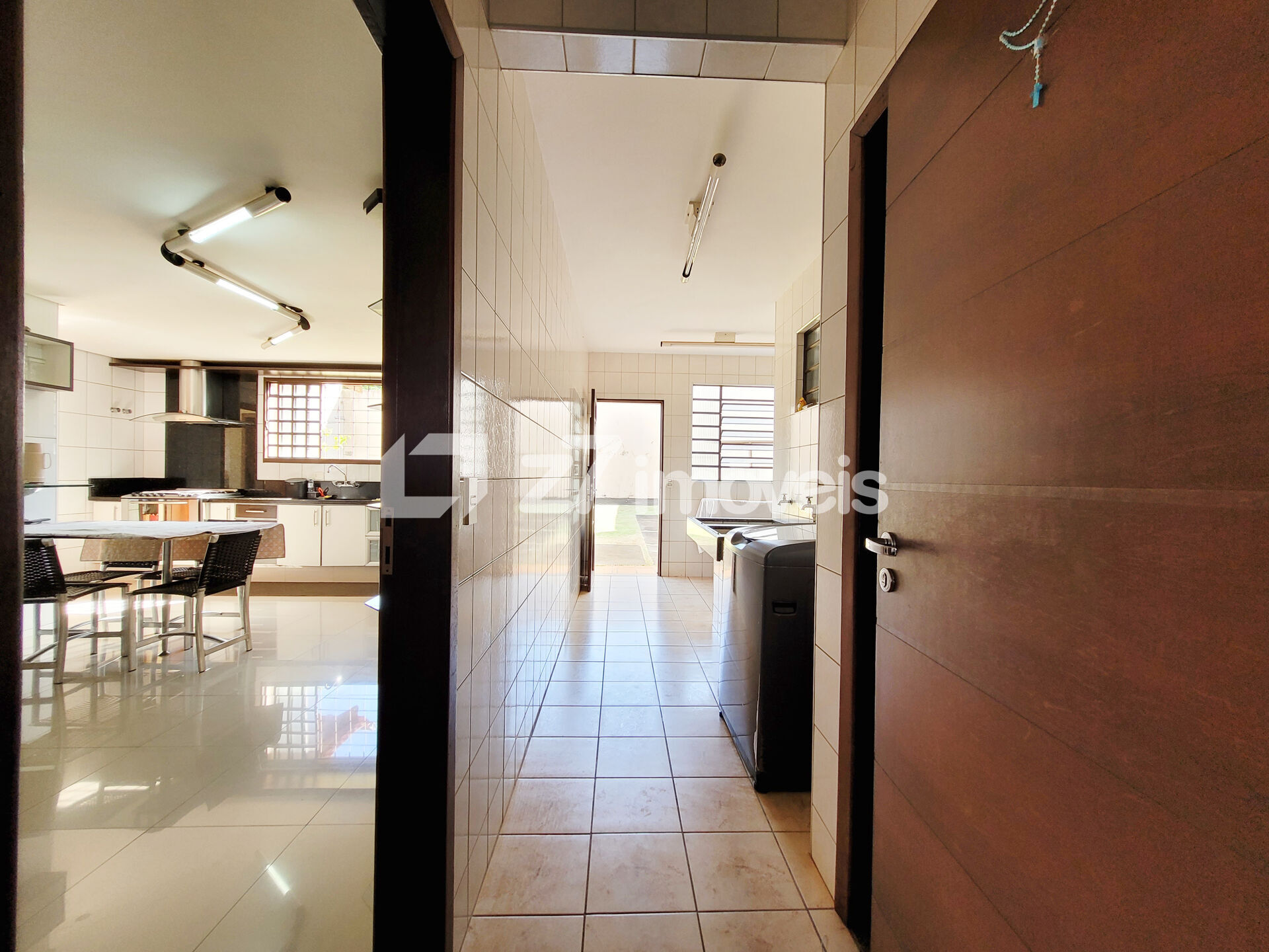 Sobrado à venda com 4 quartos, 323m² - Foto 13