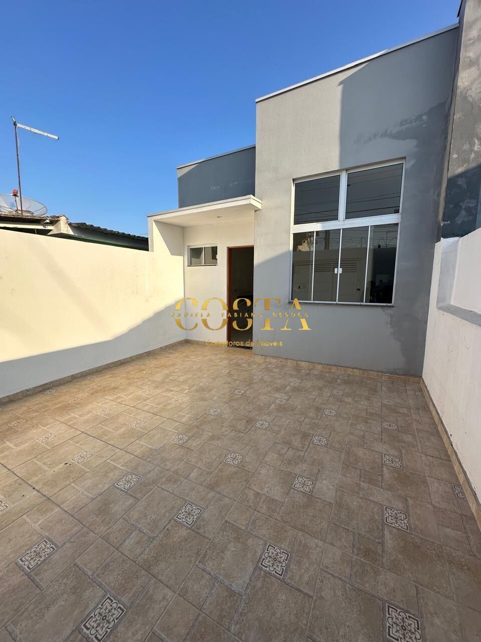 Casa à venda com 3 quartos, 75m² - Foto 1